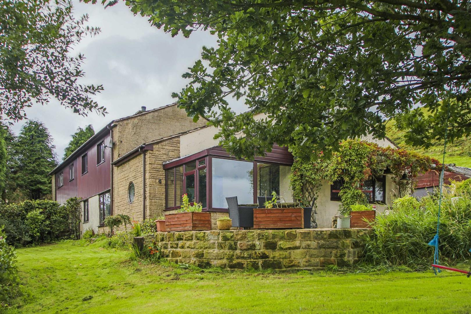 4 Bedroom Semi-detached House For Sale - Main Image